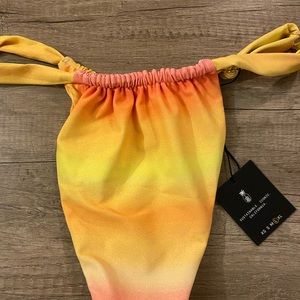 Sunrise Skatie bikini bottoms Bobby thick style
Size L